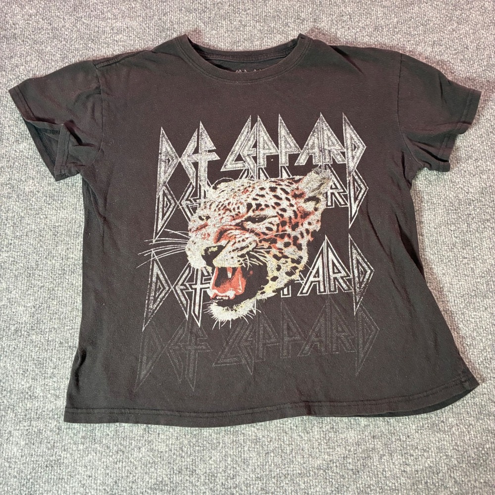 Def Leppard Graphic T-Shirt Women Size M Black Excellent Leopard Band Tee